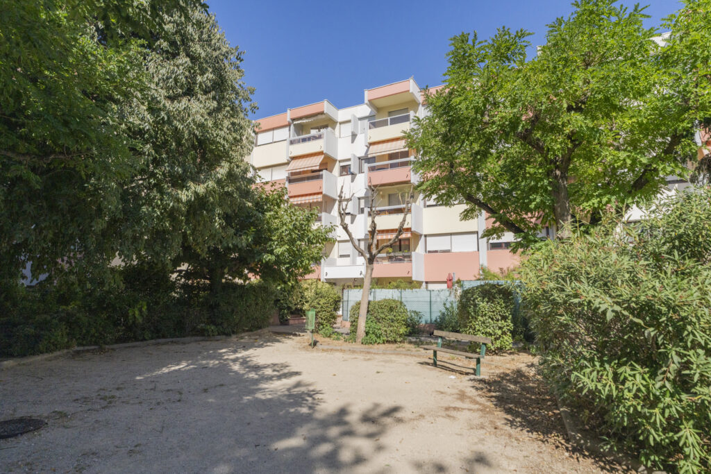 Beau T3 lumineux au pieds du Tramway et au calme 13012 – 200 000 €