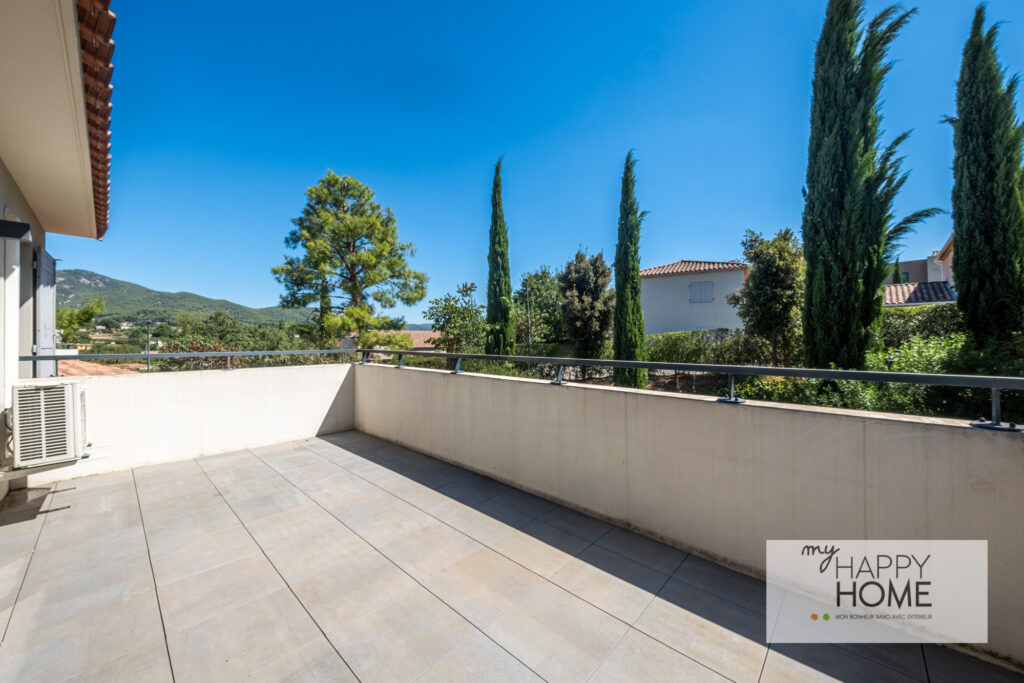 Grand appartement T4 de 80 m2 à Auriol avec terrasse – 310 000 €